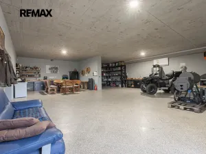 Prodej vily, Králův Dvůr, Pod Lesem, 296 m2
