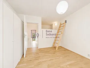 Pronájem bytu 2+kk, Jindřichův Hradec - Jindřichův Hradec III, Na Piketě, 34 m2