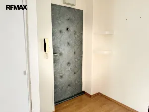 Pronájem bytu 2+1, Praha - Libeň, Přádova, 68 m2