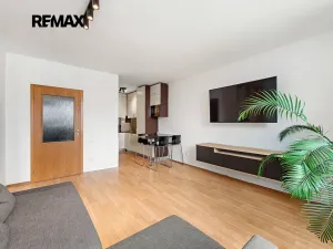 Prodej bytu 2+kk, Praha - Holešovice, Osadní, 54 m2