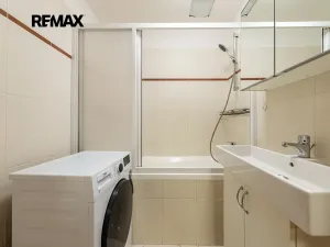 Prodej bytu 2+kk, Praha - Holešovice, Osadní, 54 m2