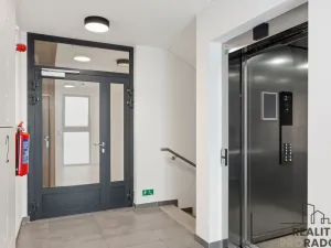 Pronájem bytu 2+kk, Praha - Modřany, Komořanská, 63 m2