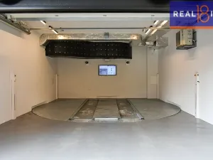 Pronájem garážového stání, Praha, U Petřin, 7 m2