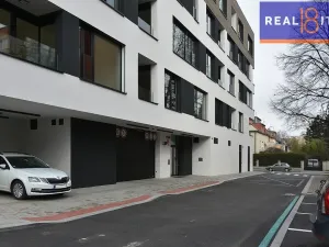 Pronájem garážového stání, Praha, U Petřin, 7 m2