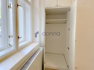 Pronájem bytu 2+kk, Praha, Velvarská, 48 m2