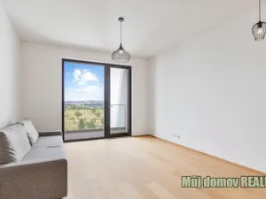 Pronájem bytu 1+kk, Praha - Hrdlořezy, V třešňovce, 40 m2