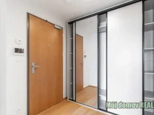 Pronájem bytu 1+kk, Praha - Hrdlořezy, V třešňovce, 40 m2