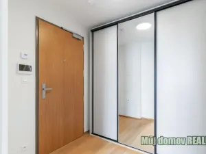 Pronájem bytu 1+kk, Praha - Hrdlořezy, V třešňovce, 40 m2
