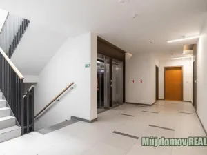 Pronájem bytu 1+kk, Praha - Hrdlořezy, V třešňovce, 40 m2