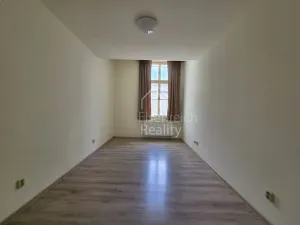 Pronájem bytu 1+1, Hradec Králové, Komenského, 34 m2