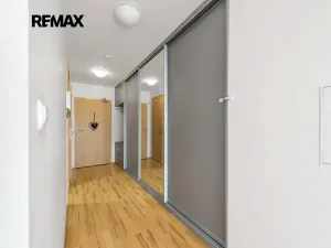 Pronájem bytu 2+kk, Praha - Žižkov, Ke kapslovně, 70 m2