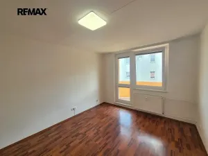 Pronájem bytu 1+1, Rosice, Komenského náměstí, 31 m2