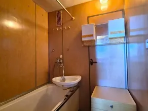 Prodej bytu 2+1, Karlovy Vary, Západní, 53 m2