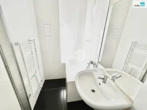 Pronájem bytu 2+kk, Praha - Hrdlořezy, Českobrodská, 35 m2