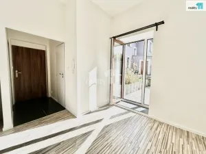 Pronájem bytu 2+kk, Praha - Hrdlořezy, Českobrodská, 35 m2