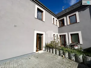 Pronájem bytu 2+kk, Praha - Hrdlořezy, Českobrodská, 35 m2