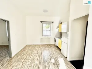 Pronájem bytu 2+kk, Praha - Hrdlořezy, Českobrodská, 35 m2
