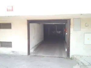 Pronájem garážového stání, Praha - Podolí, Kubištova, 16 m2