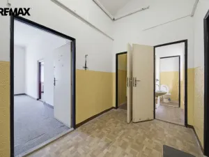 Prodej kanceláře, Karlovy Vary, Jaltská, 61 m2