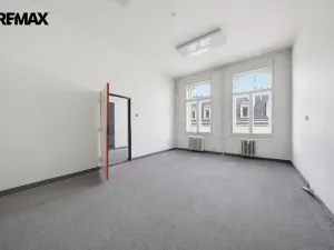 Prodej kanceláře, Karlovy Vary, Jaltská, 61 m2