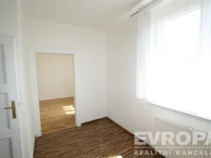 Pronájem bytu 1+1, Praha - Žižkov, Biskupcova, 33 m2
