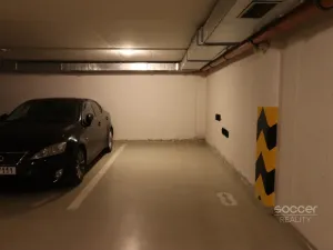 Pronájem garážového stání, Praha - Krč, Na Dvorcích, 16 m2