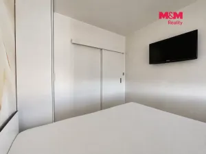 Pronájem bytu 2+kk, Praha - Prosek, Vysočanská, 37 m2