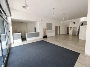 Pronájem skladu, Brno, Šujanovo náměstí, 137 m2