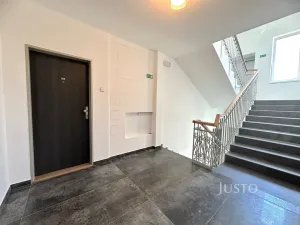 Pronájem bytu 1+kk, Praha - Libeň, V zahradách, 25 m2
