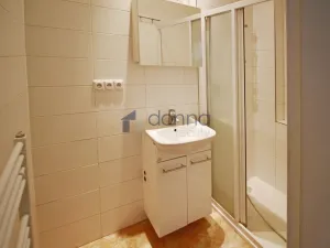 Pronájem bytu 2+1, Praha, 28. pluku, 70 m2