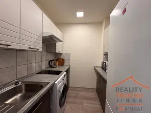Pronájem bytu 1+kk, Hradec Králové, Brožíkova, 30 m2