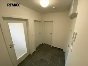 Pronájem bytu 2+kk, Praha - Modřany, Komořanská, 53 m2