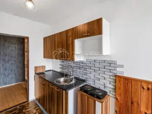 Prodej bytu 3+1, Praha - Petrovice, Rezlerova, 70 m2