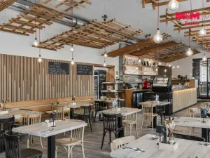 Prodej restaurace, Frenštát pod Radhoštěm, Školská čtvrť, 500 m2
