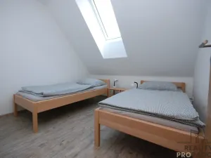 Pronájem bytu 2+1, Hrušky, 55 m2