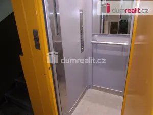 Pronájem bytu 2+1, Karlovy Vary, Charkovská, 48 m2