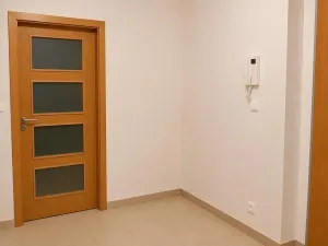 Pronájem bytu 2+kk, Praha - Vršovice, Pod stupni, 57 m2
