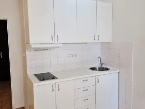 Pronájem bytu 1+kk, Praha - Vršovice, Kodaňská, 27 m2