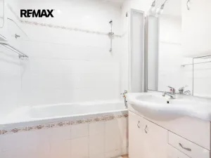 Prodej bytu 4+1, Praha - Hlubočepy, Renoirova, 90 m2