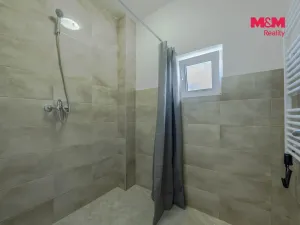 Pronájem rodinného domu, Vrátno, 302 m2