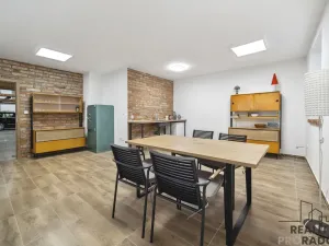 Pronájem skladu, Pardubice, V Uličce, 174 m2