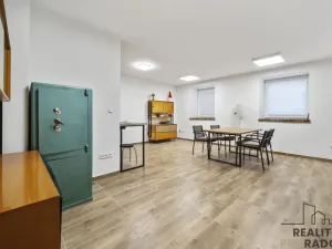 Pronájem skladu, Pardubice, V Uličce, 174 m2