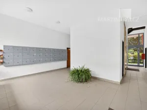 Prodej bytu 2+kk, Praha - Kobylisy, Famfulíkova, 43 m2