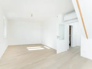 Prodej bytu 2+1, Praha - Libeň, Zenklova, 81 m2