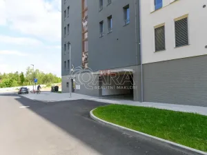 Pronájem garážového stání, Benešov, Suchánkova, 16 m2