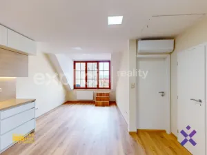 Pronájem bytu 2+kk, Uherský Brod, Masarykovo nám., 47 m2