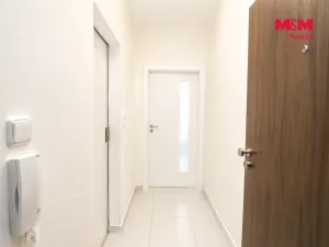 Pronájem bytu 1+kk, Praha - Dolní Měcholupy, Honzíkova, 28 m2