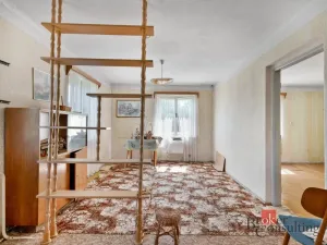 Prodej rodinného domu, Frýdštejn - Sestroňovice, 300 m2