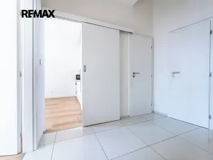 Pronájem bytu 2+kk, Praha - Nusle, Čestmírova, 43 m2