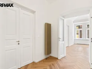Prodej bytu 2+1, Praha - Karlín, Pernerova, 69 m2